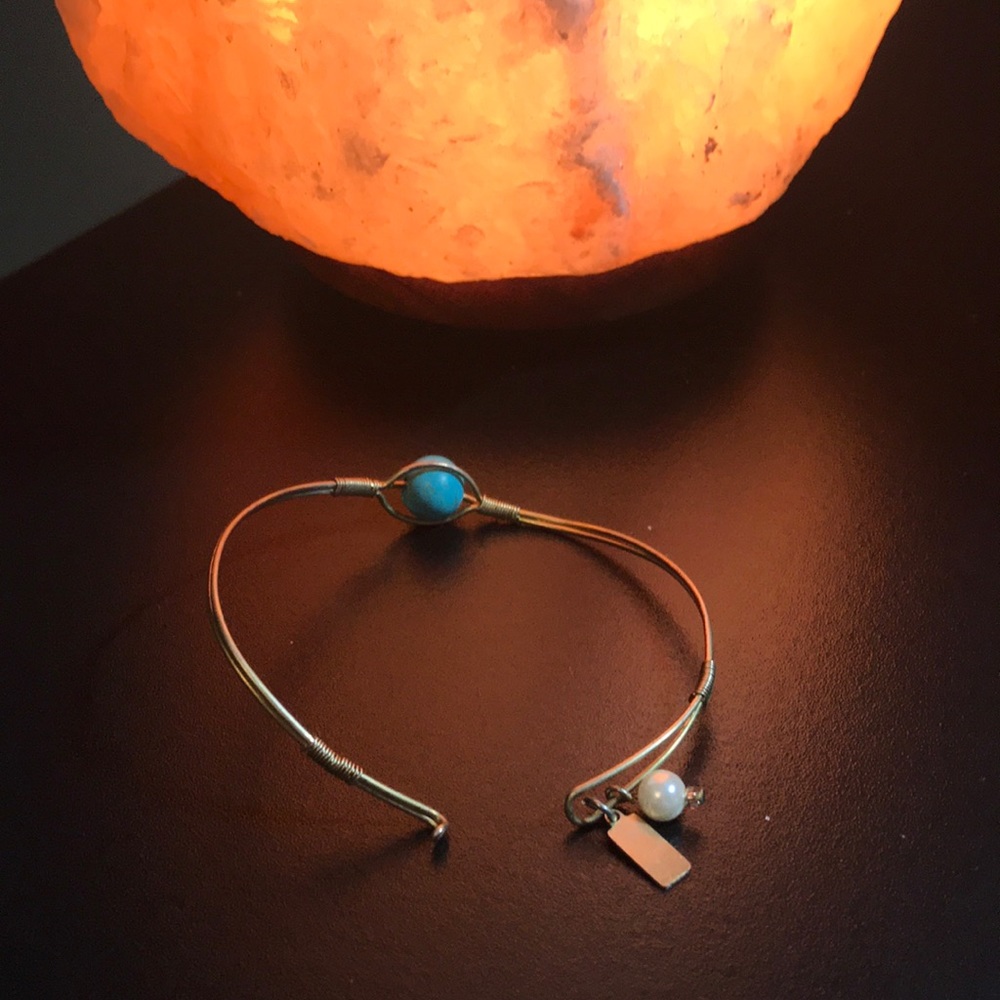 Turquoise stone bracelet with gold wire wrapping. - Picture 6 of 6
